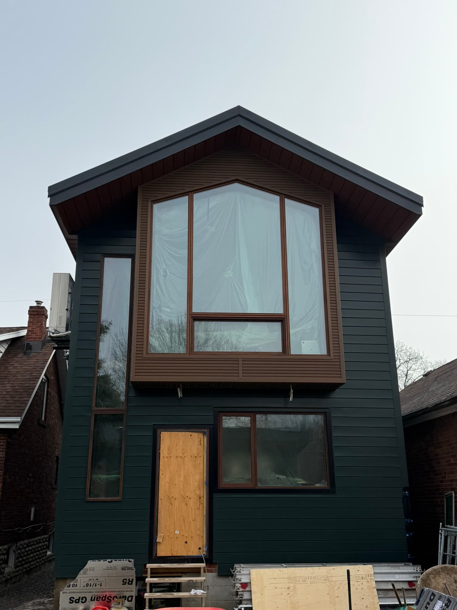 Metal siding installation — Etobicoke, ON