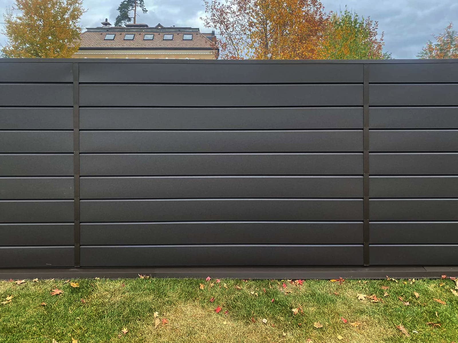 Vertical picket metal fence